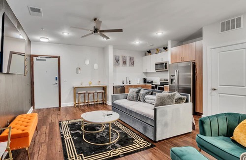 The Gulch Apartment | The Gulch Between Nashville's Music Row/Downtown Luxury Apt. walk to Broadway.