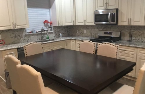 Gentilly House | Spacious 4-bedroom house in wonderful New Orleans with WiFi, AC