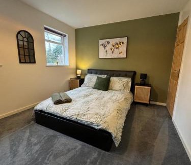 Chorlton-cum-Hardy House | Two Bedrooms-Holiday home