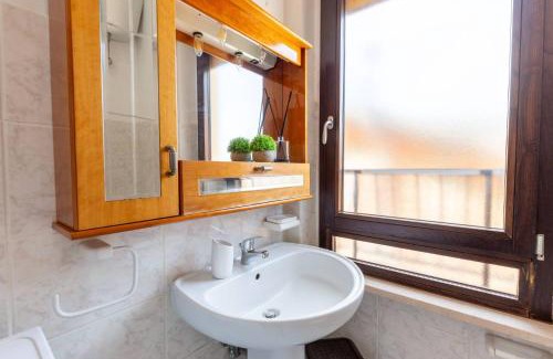 Lanusei Apartment | Appartamento Incantevole con Vista, Wi-Fi & Colazione Free