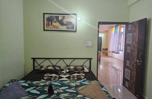 Alambagh Apartment | 3 BHK in Krishna Nagar Lucknow LKO401L