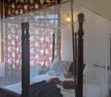 Eastern Region Hotel | Cwmbale Eco-Safari Lodges, Restaurant and Zoo.