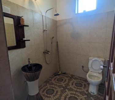 Eastern Region Hotel | Cwmbale Eco-Safari Lodges, Restaurant and Zoo.