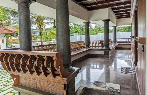 Kottayam House | Swimming Pool Naalkett Tharavad Bungalow with nice Ambience