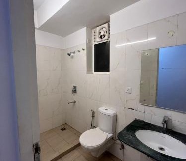 Gomti Nagar Hotel | The Amerin Suites Lucknow