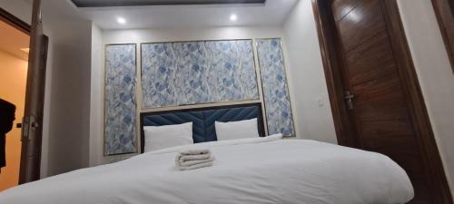 Vasant Kunj Hotel | HOTEL THE PALM VIEW