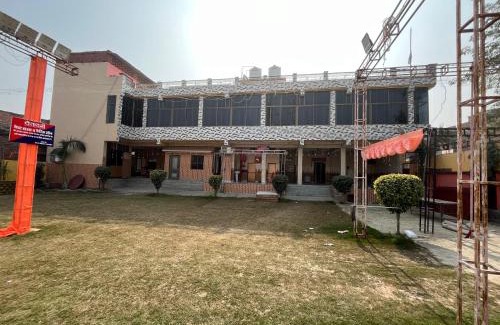 Varanasi Bed & Breakfast | SDM Guest house & Banquet Hall