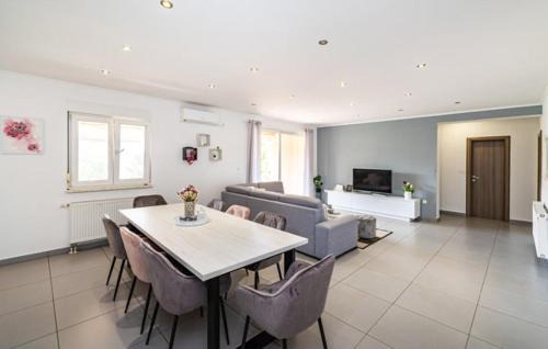 Lovinac House | Holiday Home Mell