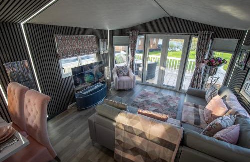 Tattershall Resort | Tattershall VIP Retreat - Hot tub, stunning lakeside views, newly refurbished to an amazing 5 star standard