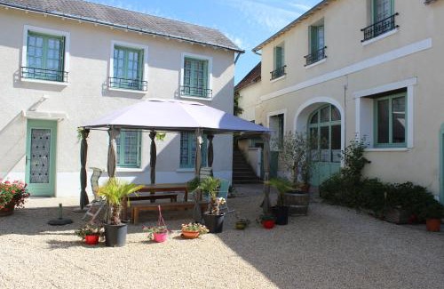 La Roche-Posay Apartment | Quelques Fleurs