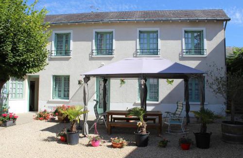 La Roche-Posay Apartment | Quelques Fleurs