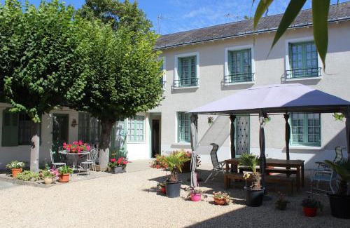 La Roche-Posay Apartment | Quelques Fleurs