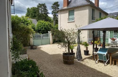 La Roche-Posay Apartment | Quelques Fleurs