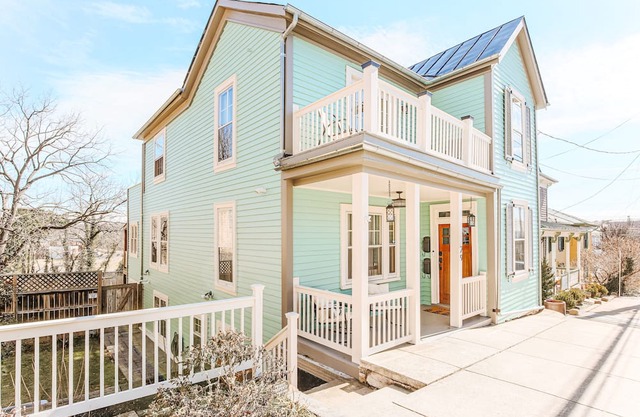 The Hunker Down: Cheerful 2 Bed and Pet Friendly