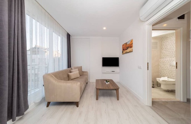 Central Flat with Terrace and View in Muratpasa