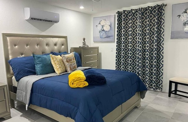 Romantic suite 5 minutes from the beach!