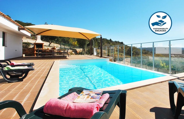 EXCELLENT TRADITIONAL VILLA WITH PRIVATE POOL, AC, AND BEAUTIFUL VIEW