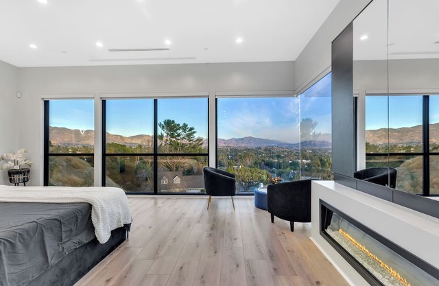 Luxury 5,000 sqft Home W/View &Infinity Pool & Spa!