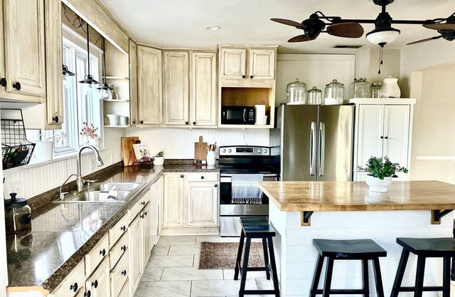 Cozy, Charming, & Spacious 4-bedroom. 2.5 bath, in the heart of Delta.