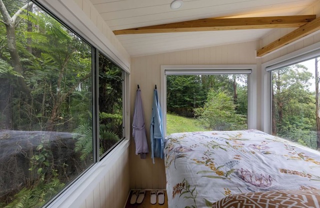 LYREBIRD LOOKOUT a Tiny Home at Forrest, a mountain forest retreat in Olinda