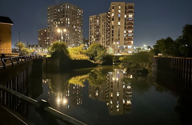 A stylish One Bedroom Apartment with Free Parking