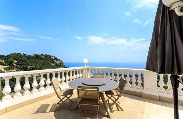K&M: Monaco View | Luxury Villa | Pool