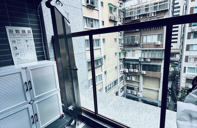 1bd/1ba Designer Loft w/Office and Balcony｜Da'an Taipei 2-min walk to Da’an MRT