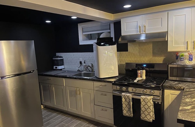 Private 1-bdr, 1 bath, Home Theatre, Bar, Kitchen, Near NYC