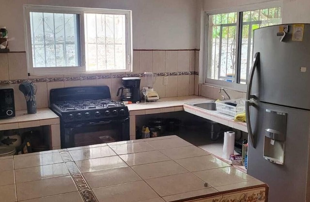 Villa Papaya, Large Villa With Private Garage