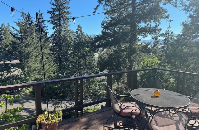Getaway on Mountain Avenue