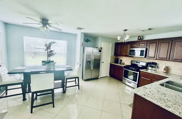 Near Stadium! Comfort + Location, game room & pet friendly