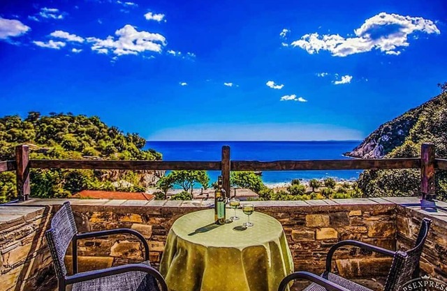 Beachfront Pelion Getaway - Cozy Summer Abode