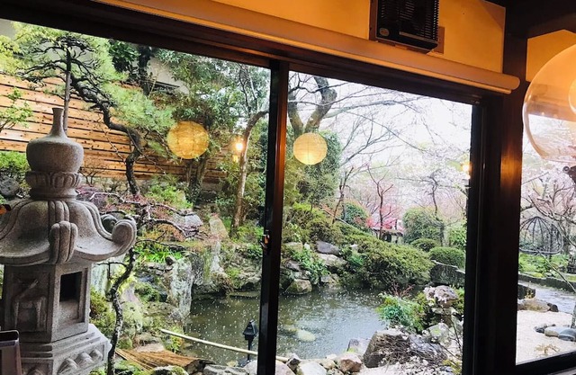 3 minutes walk to Mitakiji Temple! This guesthouse is a house where you can enjoy Nishikigoi and a Japanese garden.