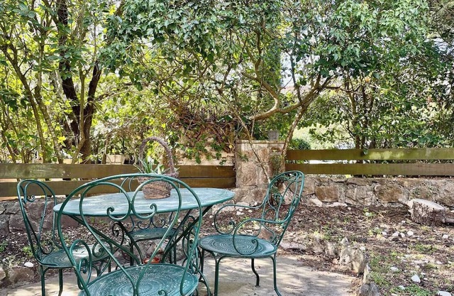 This cottage is a 3 bedroom(s), 1.5 bathrooms, located in La Turbie, Provence-Alpes-Côte d'Azur.