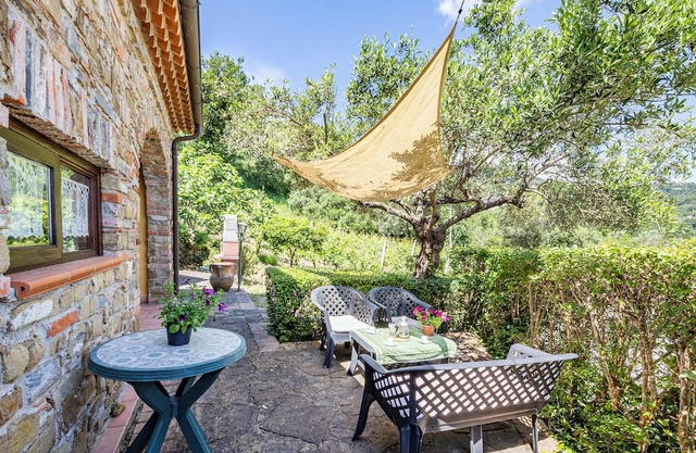 Local Stone Cottage With Shared Pool