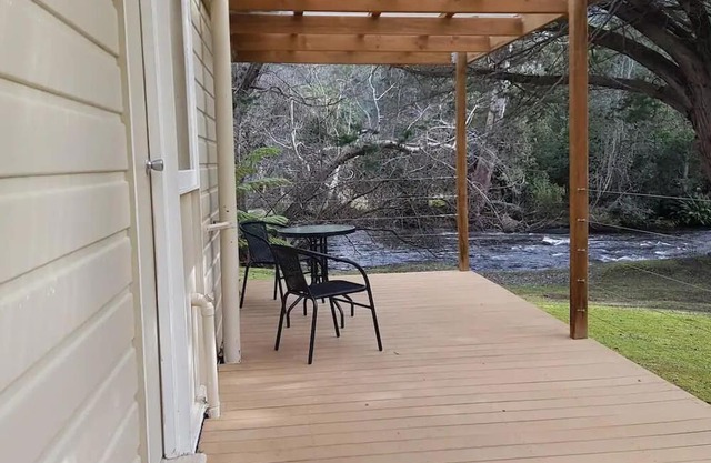 Riverside Cottage 1