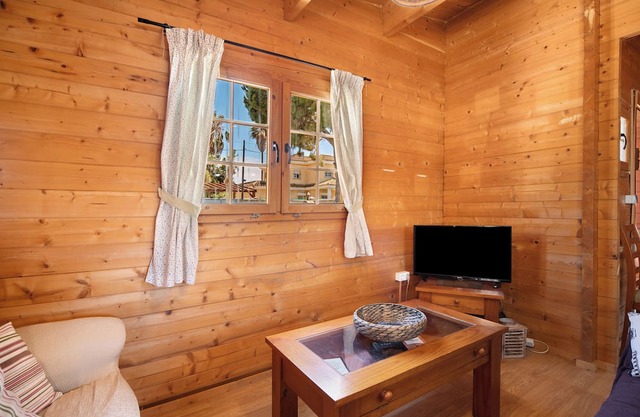 Cottage 'La Cabaña Los Abuelos' with Private Terrace, Private Garden and Wi-Fi