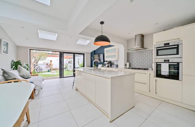 Pass the Keys | Stylish Family Home