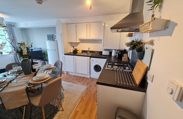 Chic 2 Bed Nr St George's Park