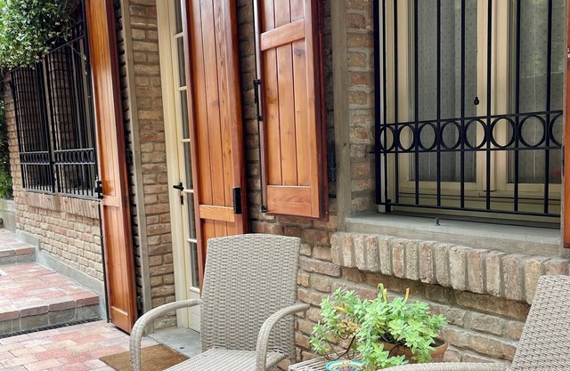 Elegant flat 5 min from the centre of Ferrara, with private garden and parking.