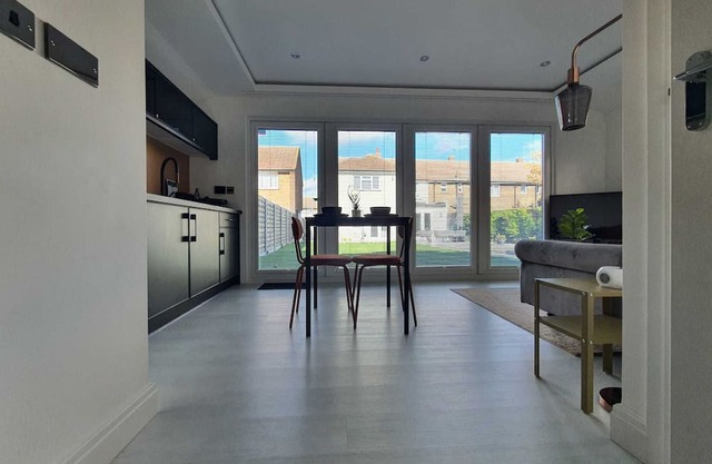 Stunning 1 King bed cabin in Grays