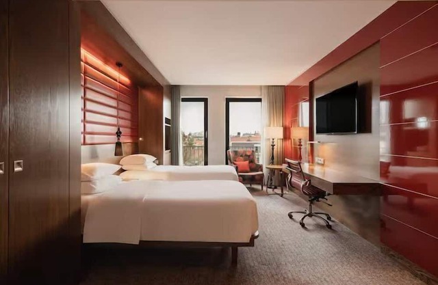 Experience Comfort, and Discover Joy! 2 Relaxing Units, Pets Allowed!