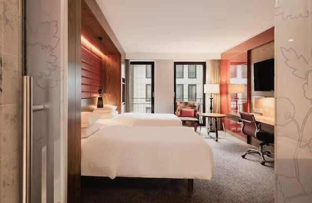 Welcome to Your Den Haag Hideaway! 3 Spacious Units, Pet-friendly!