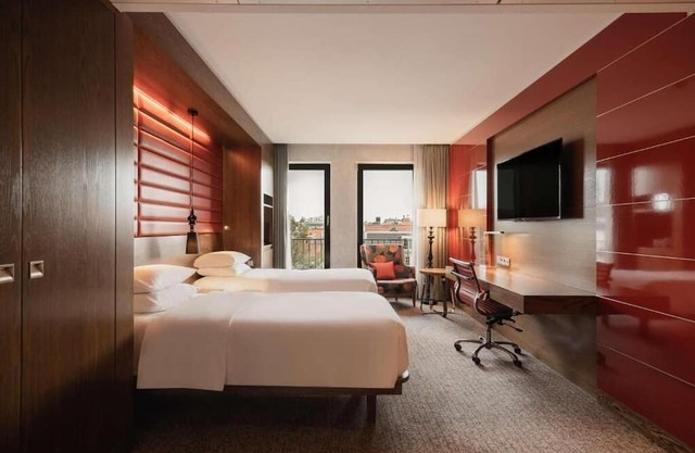 Stay, Explore, and Unwind in Den Haag's Heart! 3 Relaxing Units, Pets Allowed!