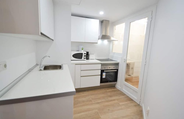 Nice and Bright Apartment Next to Santa Catalina