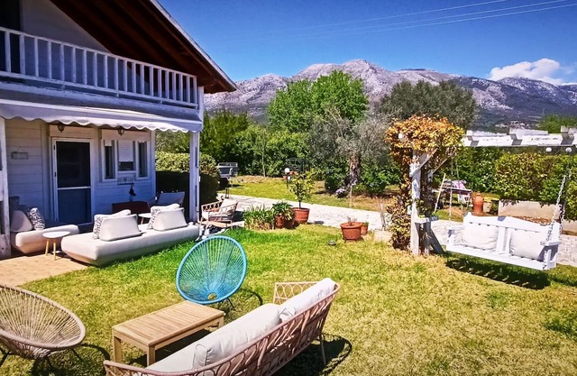 Farmhouse with pool minutes from the beach