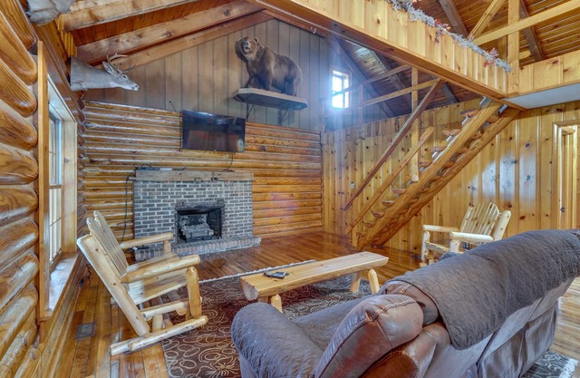 Rustic Wellston Cabin w/ Pond & ATV Trail Access!