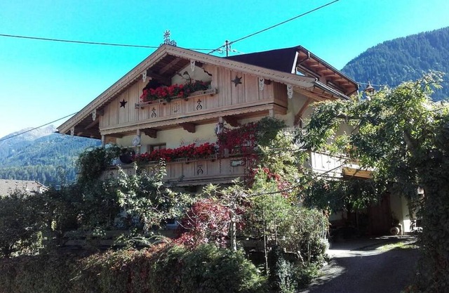 Lovely apartment for 5 guests with WIFI, TV, balcony, pets allowed and parking