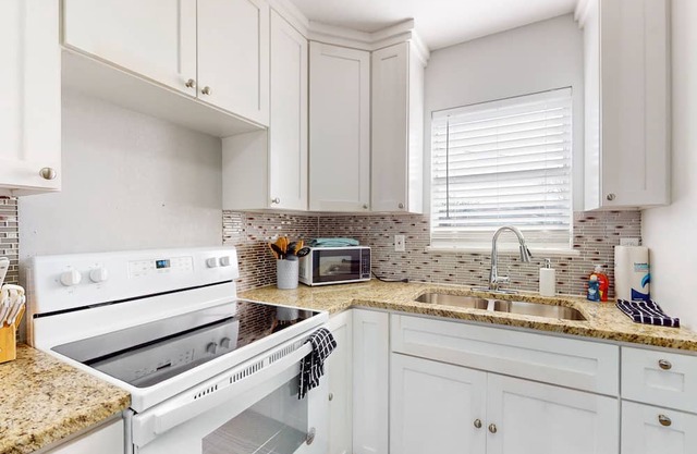 Dog-friendly charmer with large yard, open layout, internet, W/D, & central AC