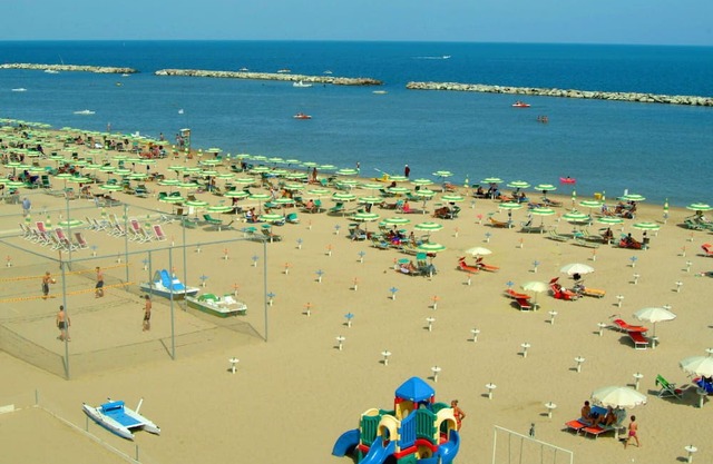 Lovely apartment for 3 people with WIFI, A/C and balcony